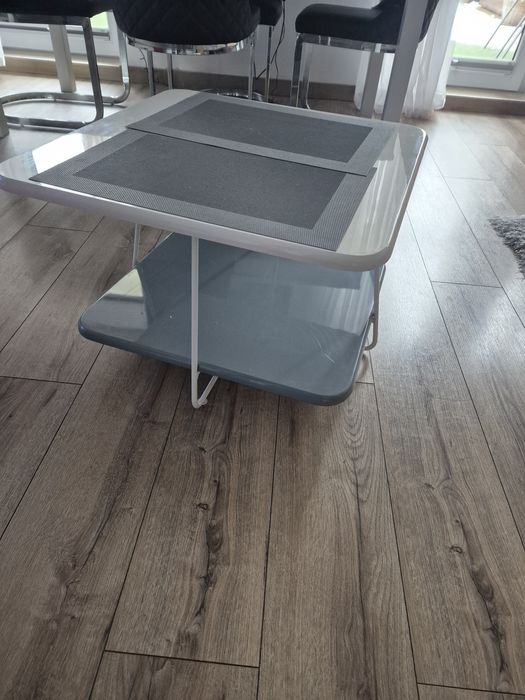 Stolik kawowy do salonu