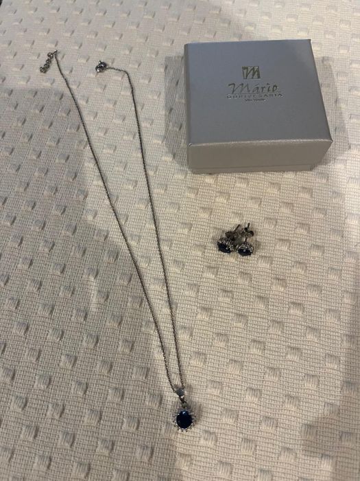 Várias peças em prata ou aço da melhor qualidade, como novas