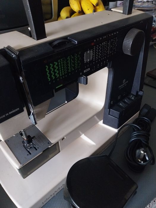 Maquina costura completa impecavel