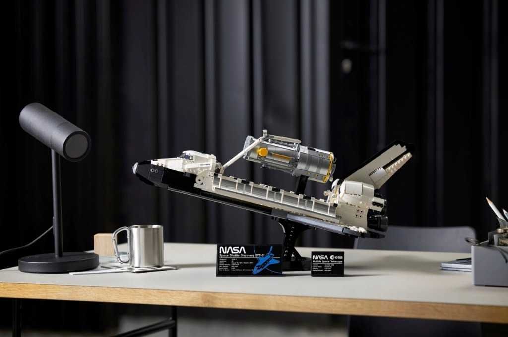 LEGO Creator Expert 10283 NASA Discovery Shuttle