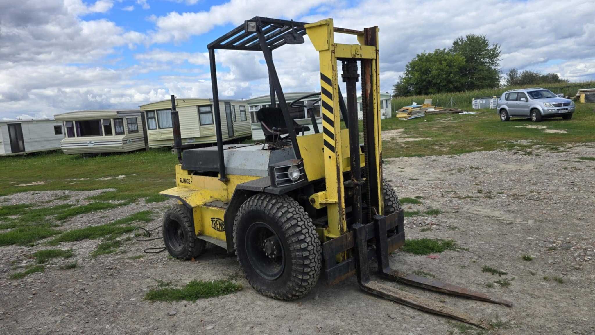 Wózek Terenowy Zremb Gliwice GPW200T z silnikiem ursus c360 dobry stan