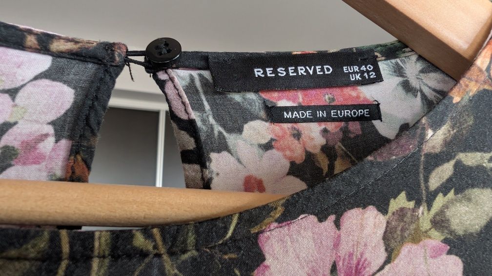 Czarna bluzka w kwiaty Reserved 40