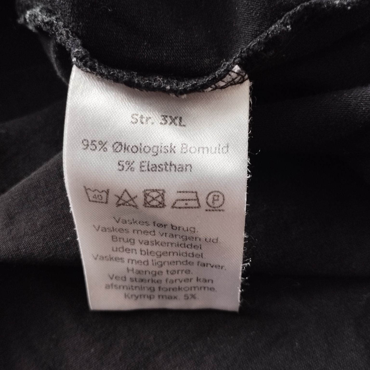 Czarna koszulka damska VRS Basic 3XL z napisem – bawełna, plus size