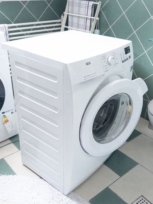 Pralka AEG biała – uszkodzone łożysko, do naprawy