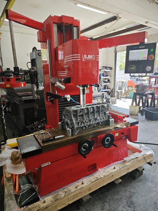 Wytaczarka do cylindrów bloków silników CNC, SJMC FB200