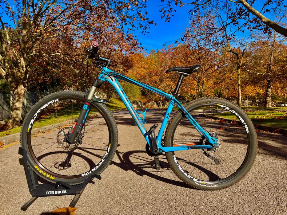 Cube Carbono 29'' full XT