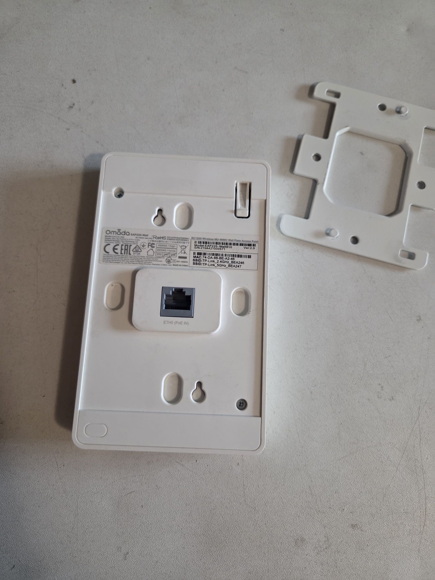 Tplink eap225-wall (802.11a/b/g/n/ac 1200Mb/s) PoE
