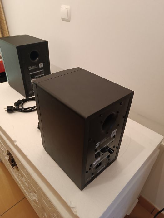 Monitores de Estúdio JBL LSR305 Linear Special Referente Bi-Amplified