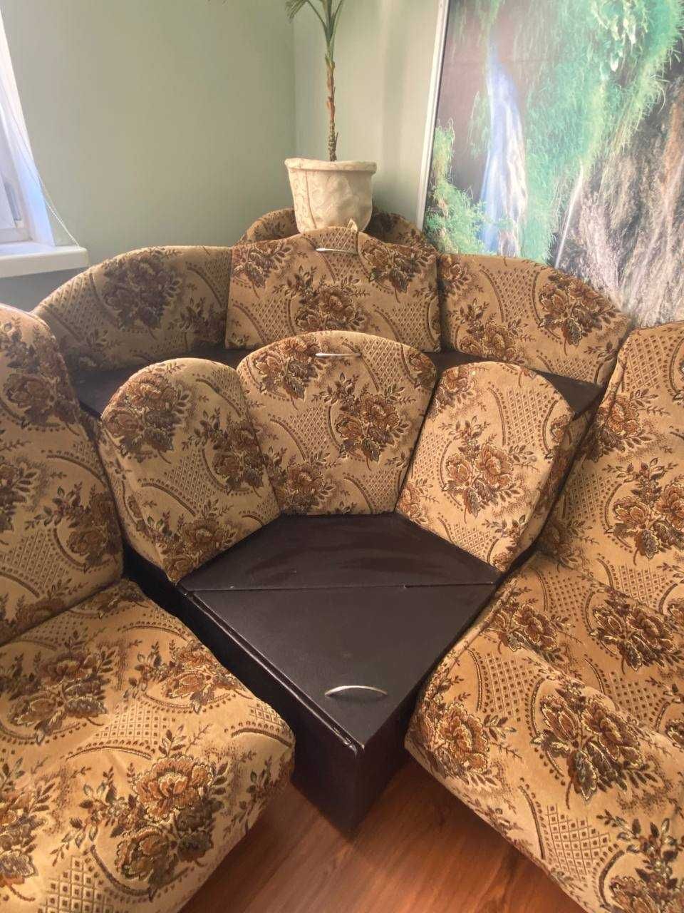 Продаю диван меблі