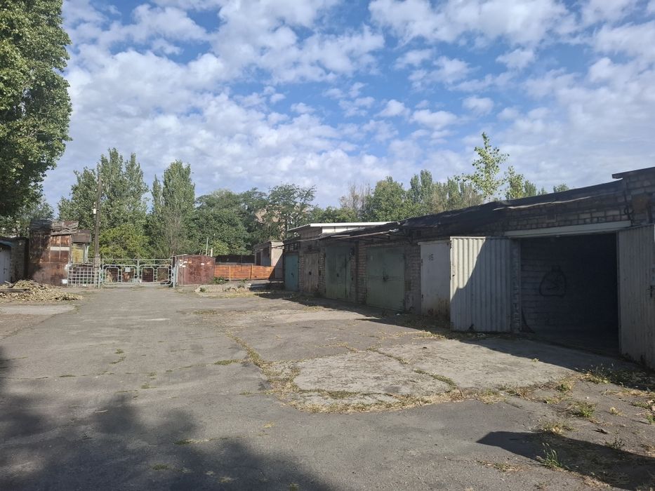 Гараж капітальний