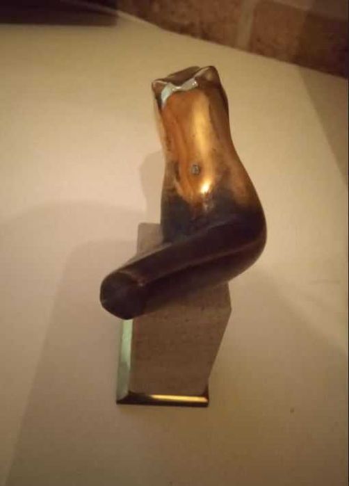 Rzeźba z mosiądzu znanego artysty