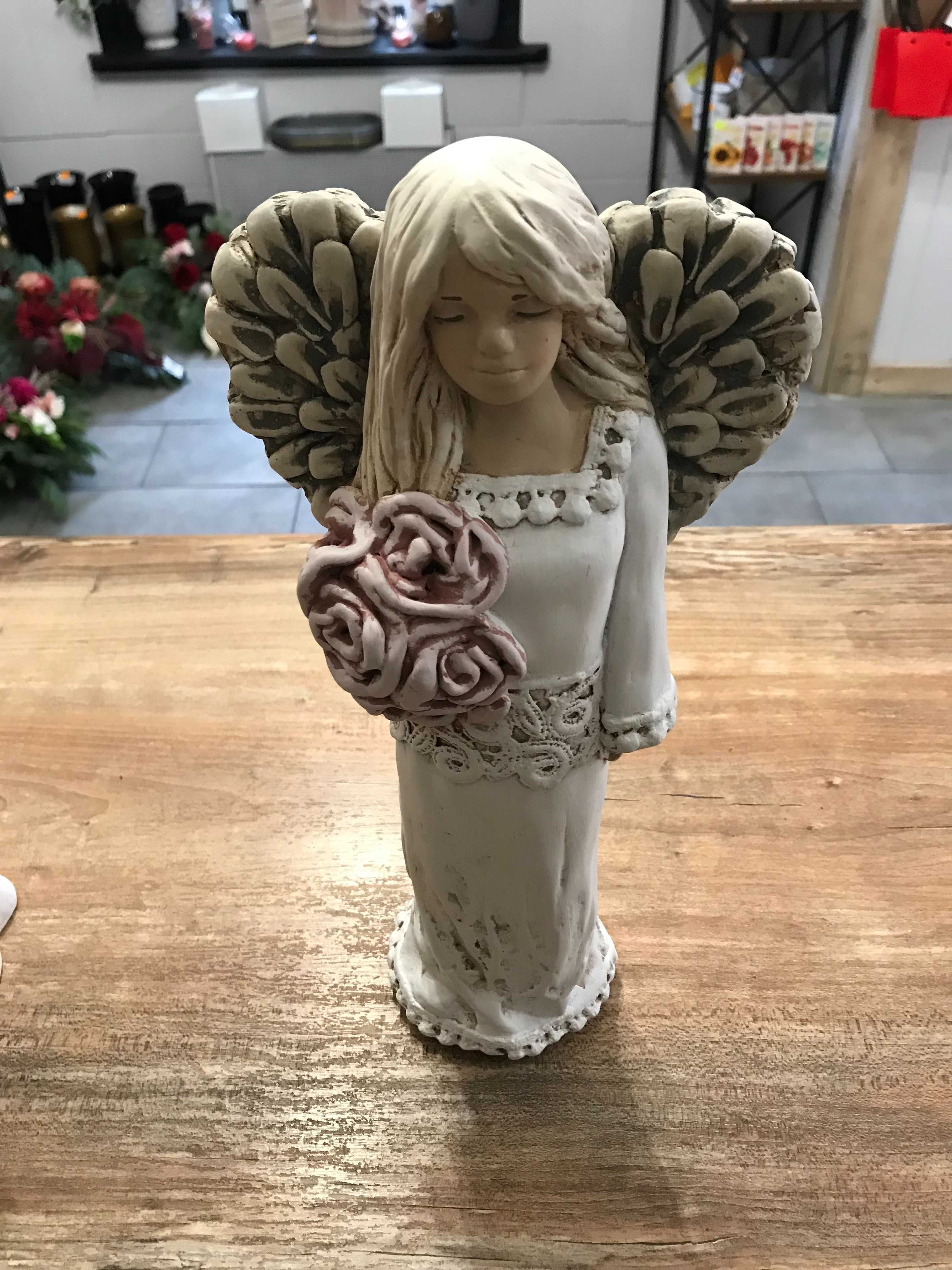 Figurka ceramiczna anioł