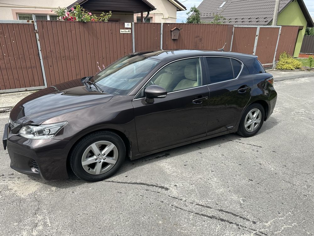 Lexus CT200H 2012 рік 1.8 гібрид