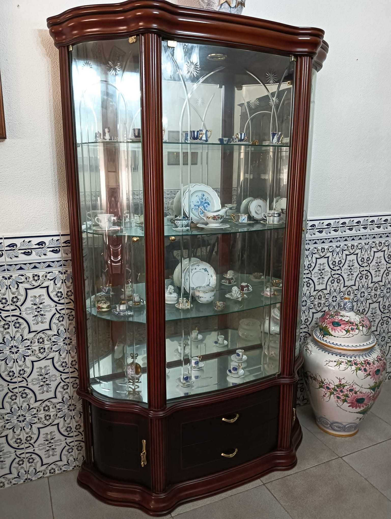 Cristaleira em Bom Estado