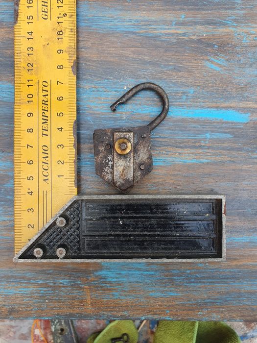 Cadeado Antigo em Ferro