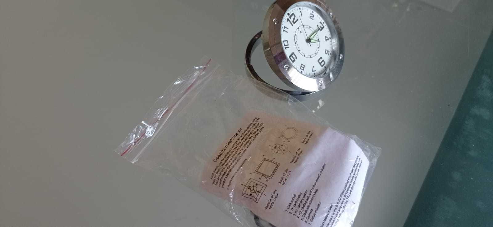 Relógio de mesa com Câmara Integrada