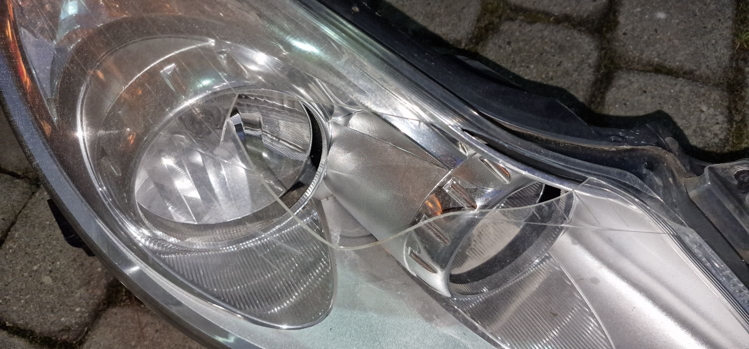 Reflektor Lampa prawy przód Opel Corsa D