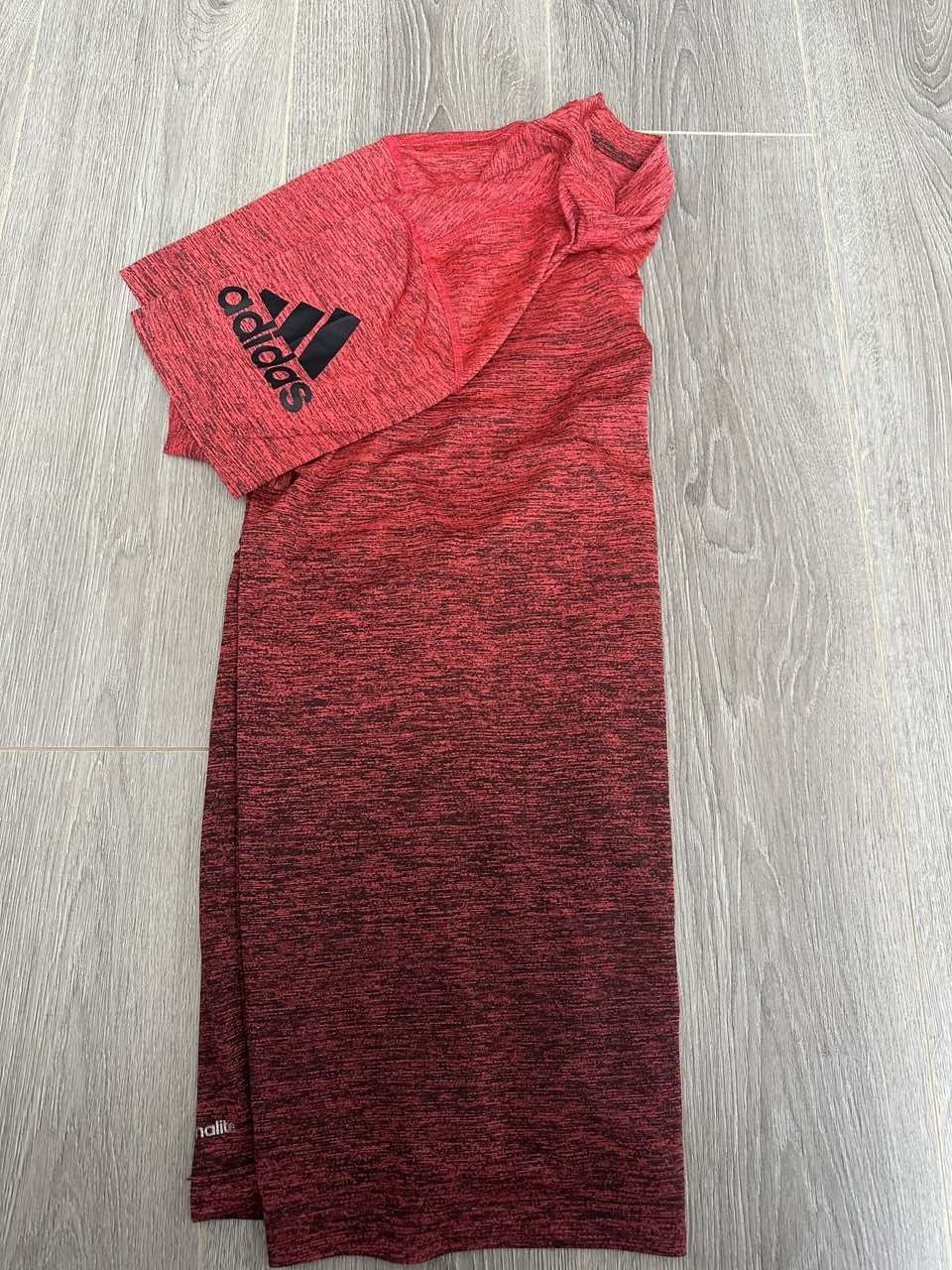 Продам футболку  Adidas climalite