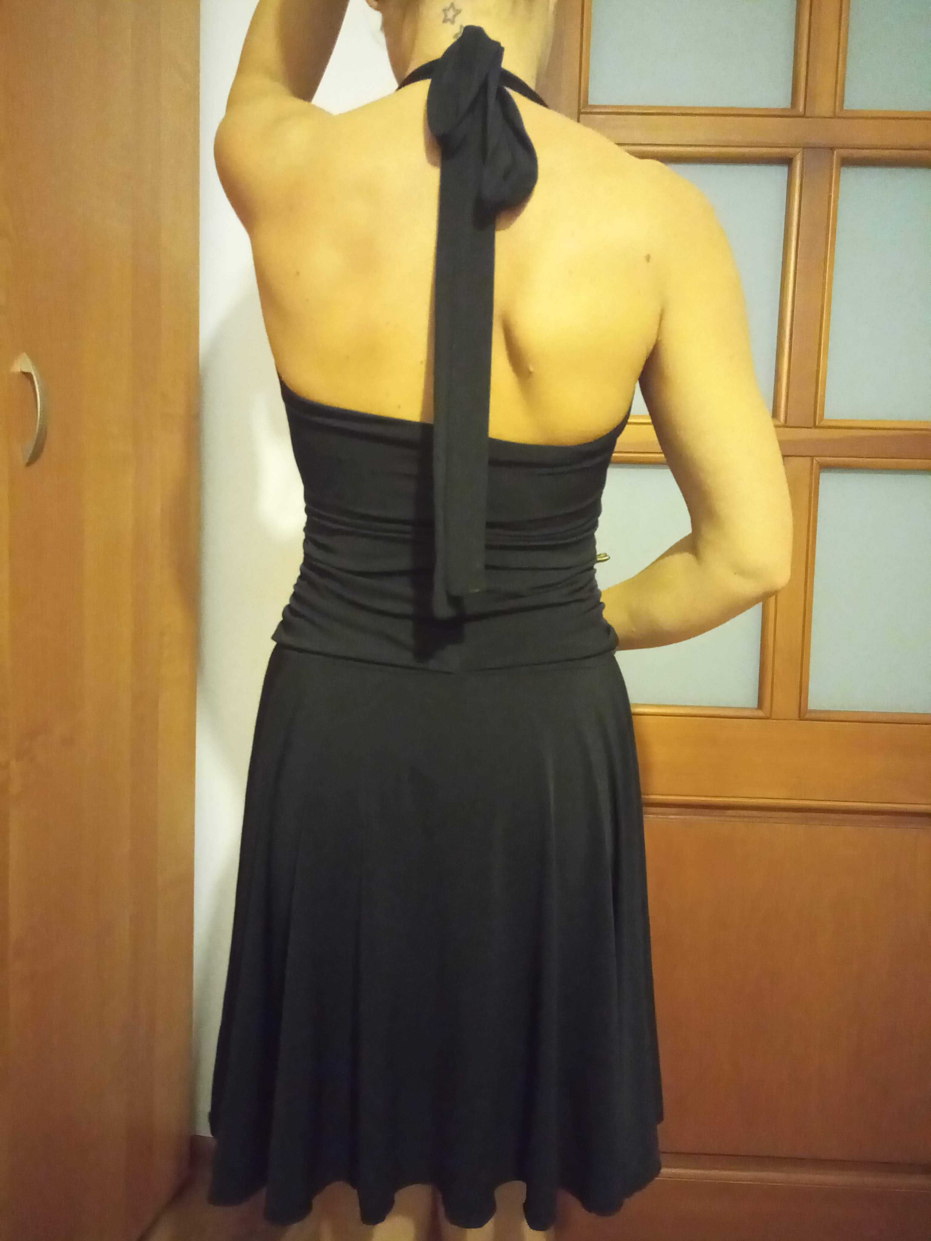 Elegancka sukienka bez pleców wiązana w ładną kokardę - M Sisley