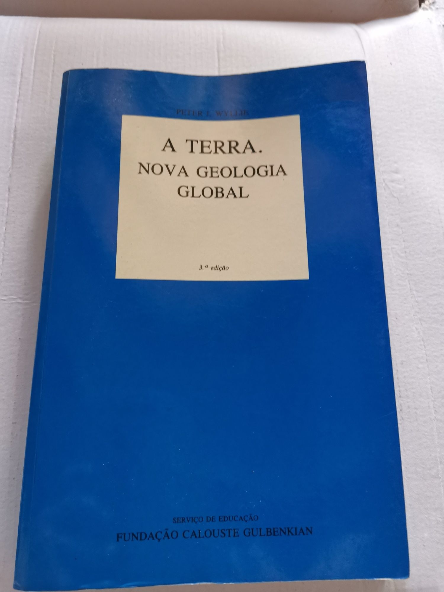 Vários livros de estudo universitário da Calouste Gulbenkian