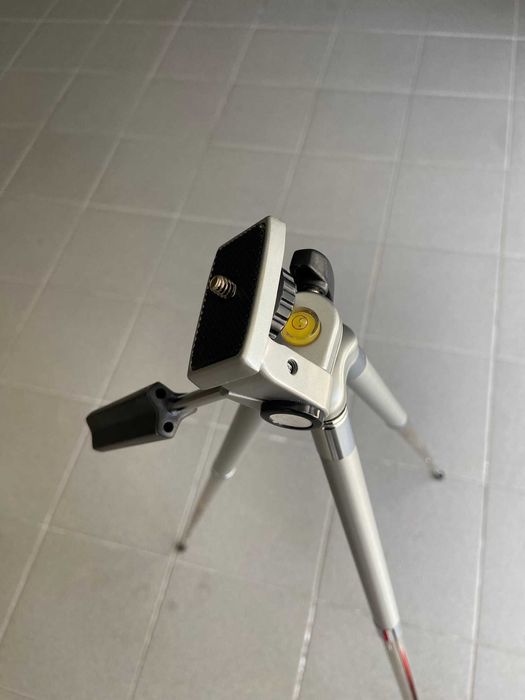 Universal Tripod with Telescopic Legs64575212894465123