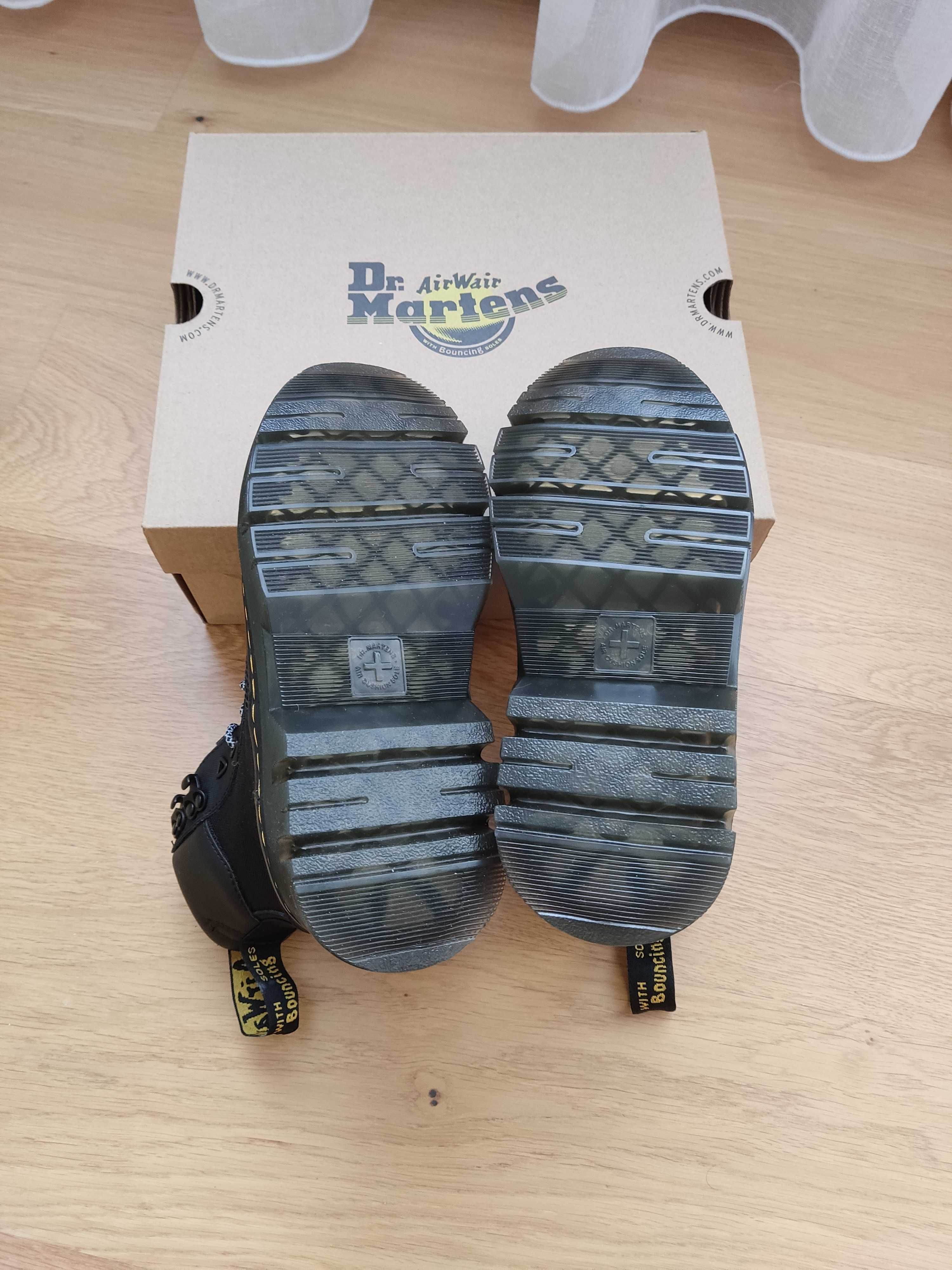 Nowe buty Dr. Martens Tarik Extra Tough 50/50, czarne, r.37