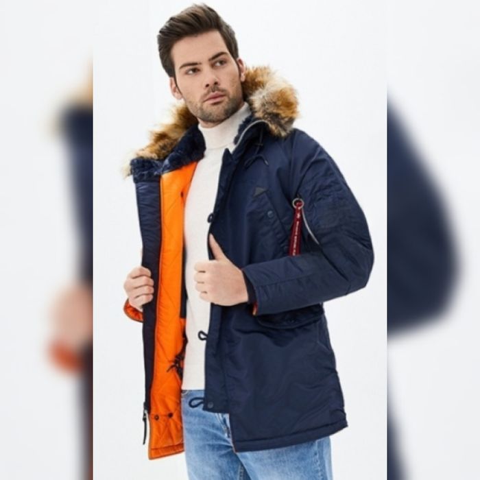 Парка Аляска с натуральным мехом на капюшоне.