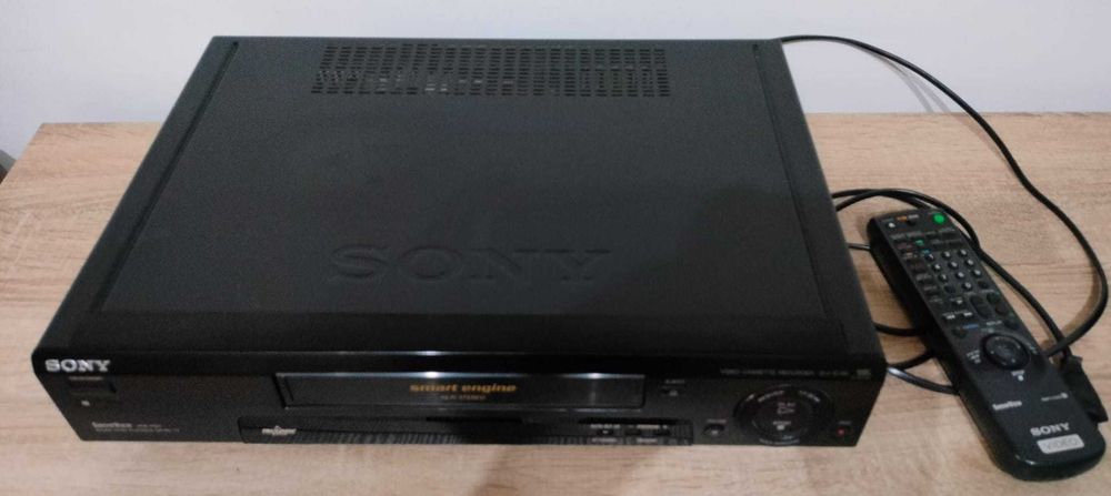 VHS Videorecorder, marca Sony, modelo SLV-E730NP + comando