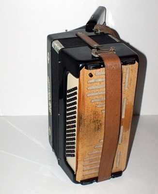 Akordeon neimiecki 80 basowy SOLO RONDO M208