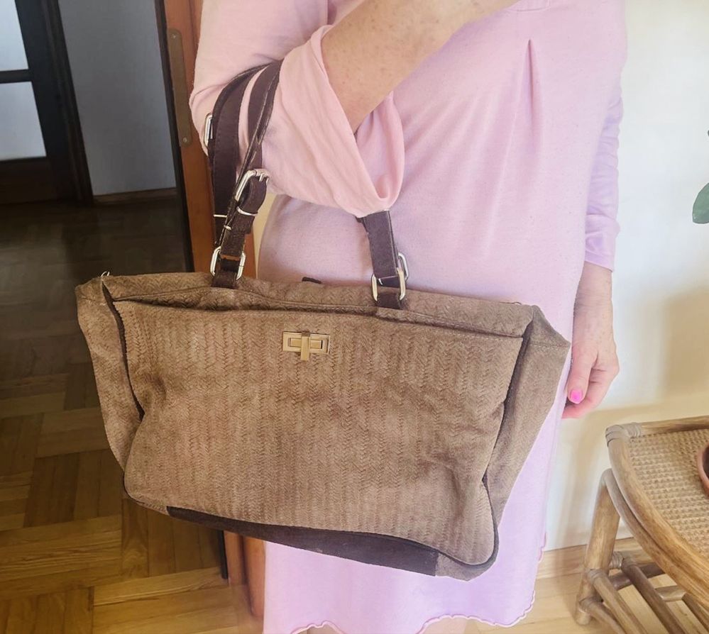 Duza zamszowa torba nardzo dobry stan w srodku komora glowna zame