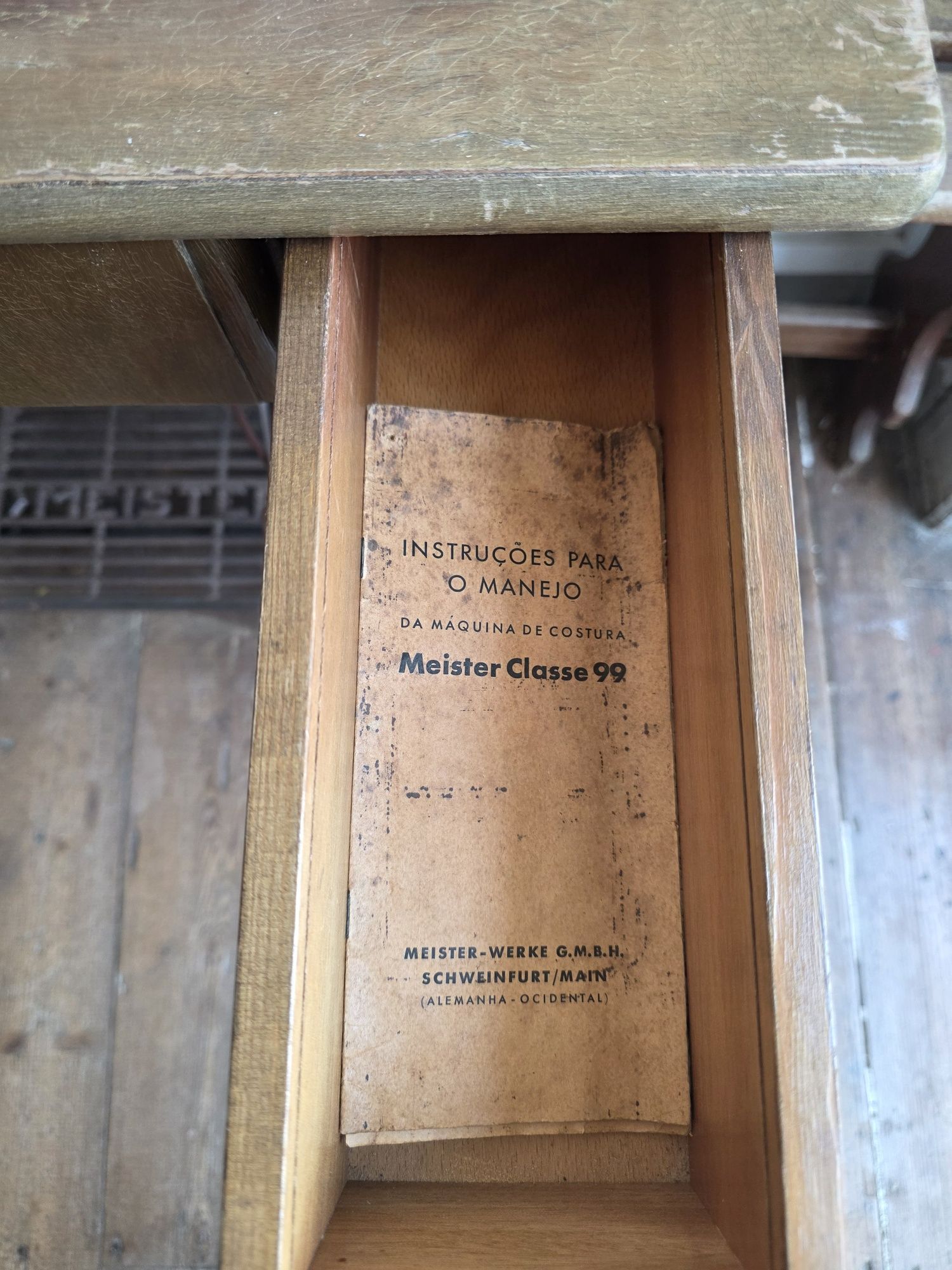 Maquina de costura antiga Meister