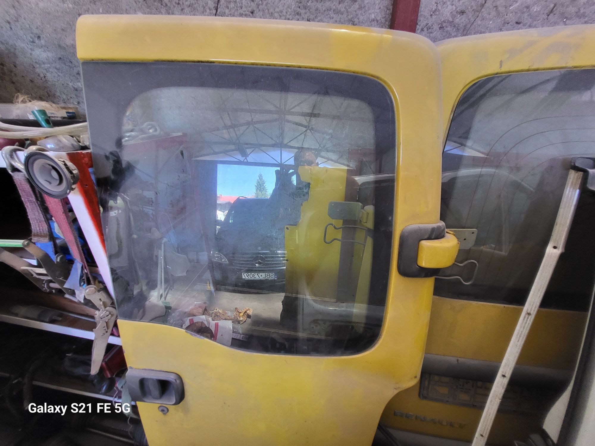 Szyba szyby drzwi tylnych renault master 2