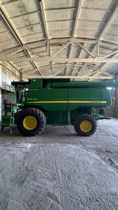 Продам Комбайн John Deere 9770