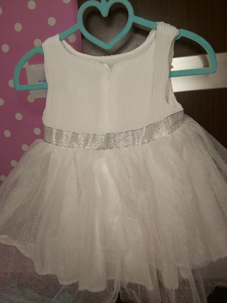 Нарядное белое платье для маленькой принцессы
