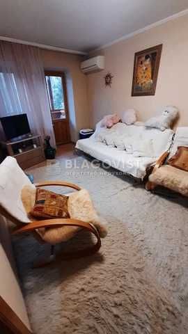 3к.Метро Святошин-10 хв.Вул.Депутатська,13.