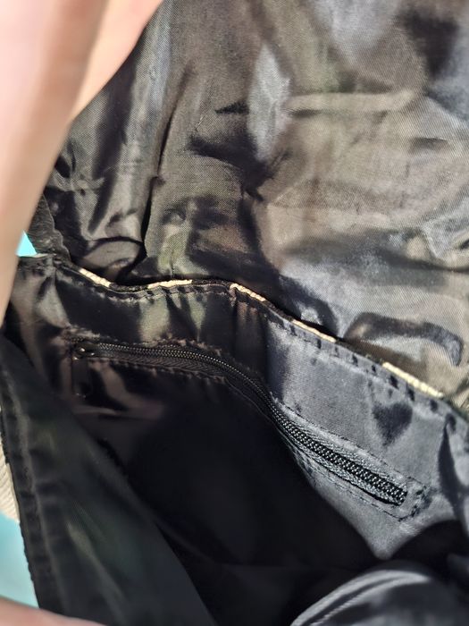 Mała czarnobiała torebka w paski Avon