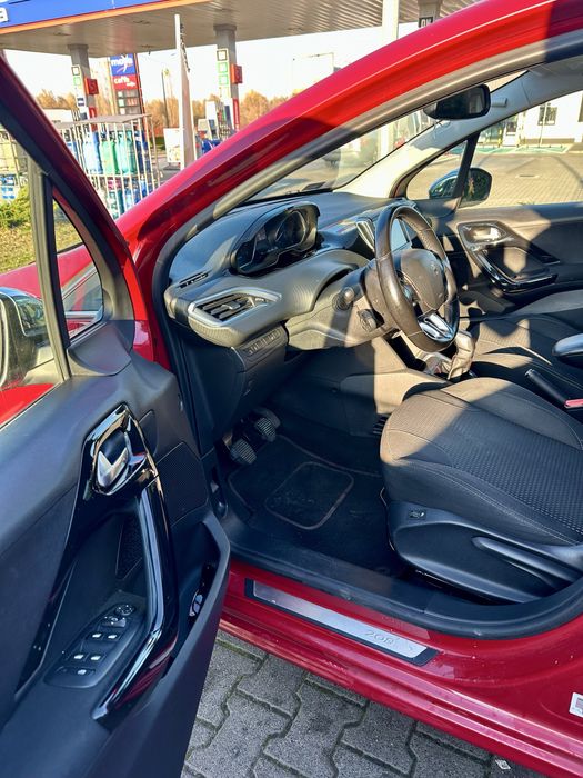 Peugeot 208 Allure, bogate wyposażenie !
