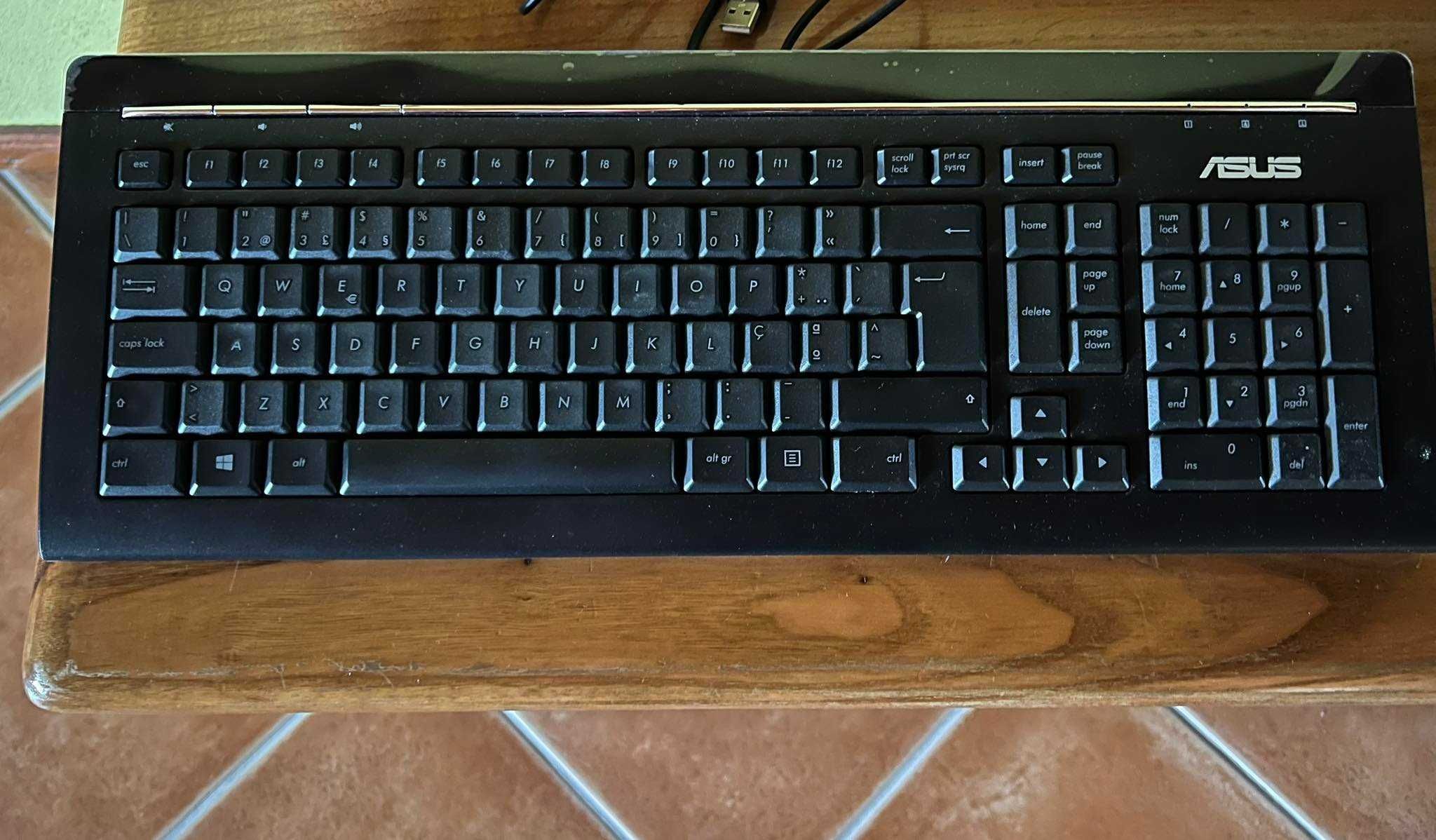 Teclado Asus muito bom estado.