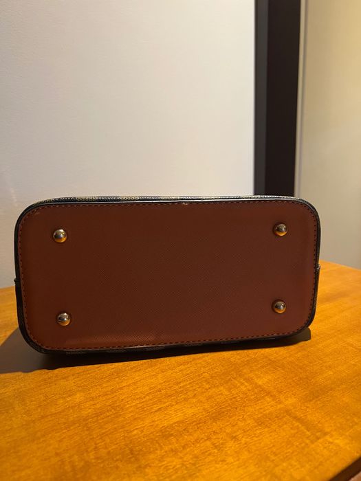Mala de mão castanha