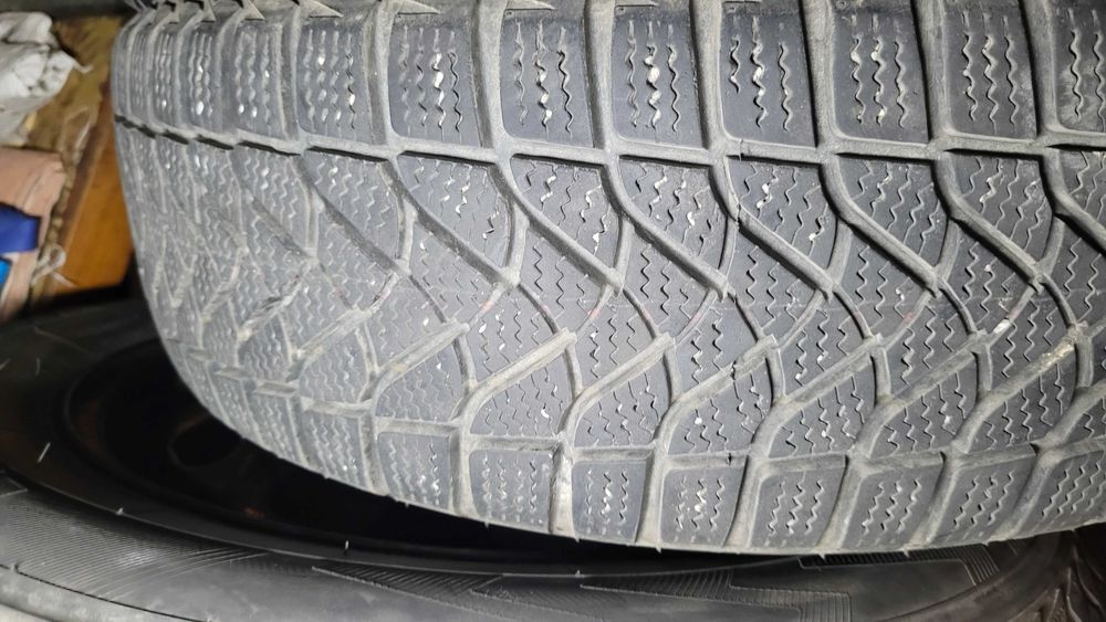 Opony zimowe na felgach 195/65R15-95T Golf 3 wyważone.