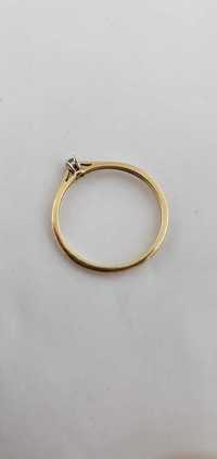 Złoty pierścionek z brylantem YES 585 zaręczynowy z diamentem ZŁOTO
