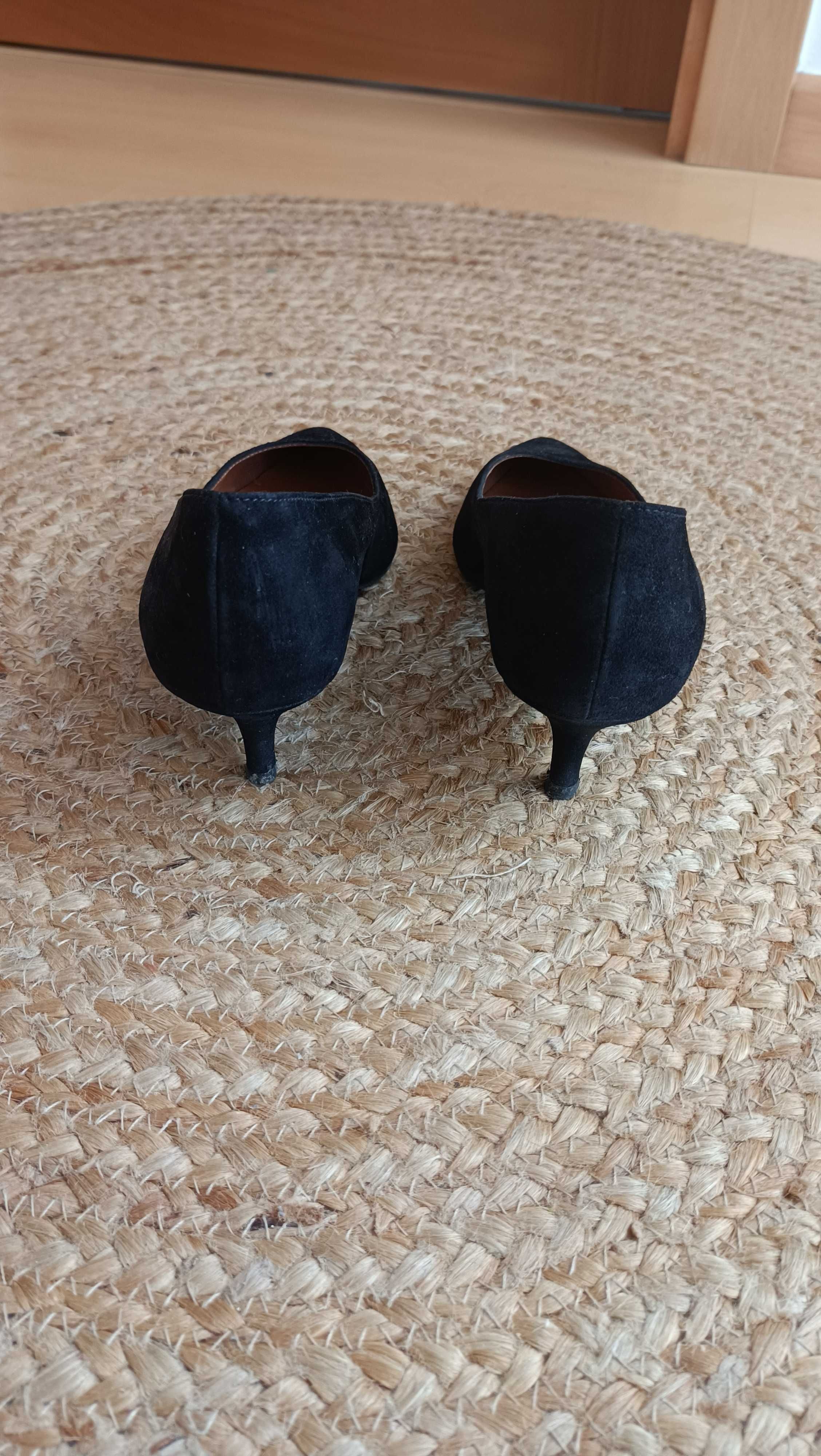 Sapato preto, camurça