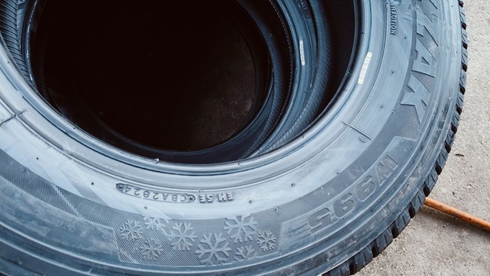 Opony zimowe do busa z C 205/75r16C Bridgestone W995 kostka NOWE