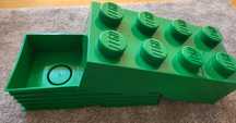 Pojemnik na klocki marki Lego z 8 wypustkami