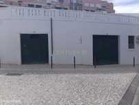 Armazém com 305m2 no centro de Alhandra, Vila Franca de Xira