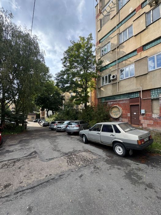 Продаж 3-кімнатної квартири по вулиці Рильського ( тихий центр)