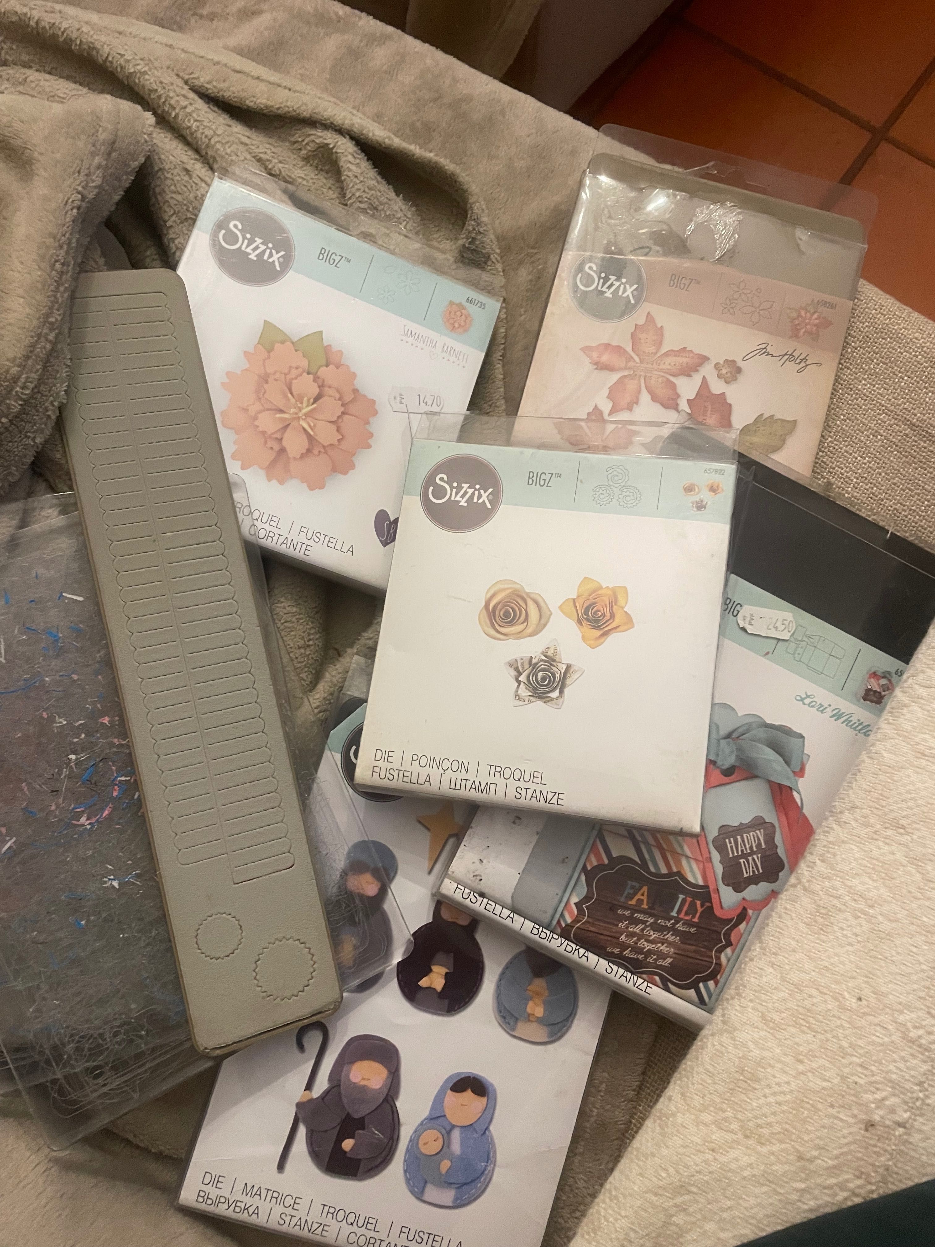 Sizzix Big Shot WhiteandGrey mais moldes Sizzix