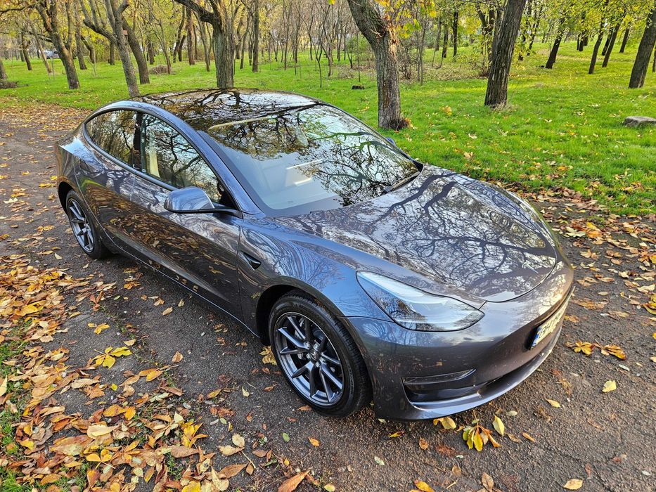 Продам Tesla Model 3  2023р. у відмінному стані