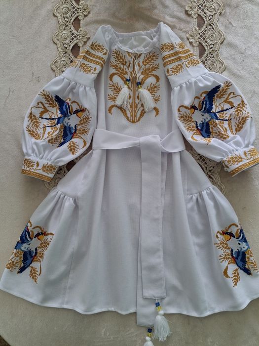 Вишиті сукні для дівчаток