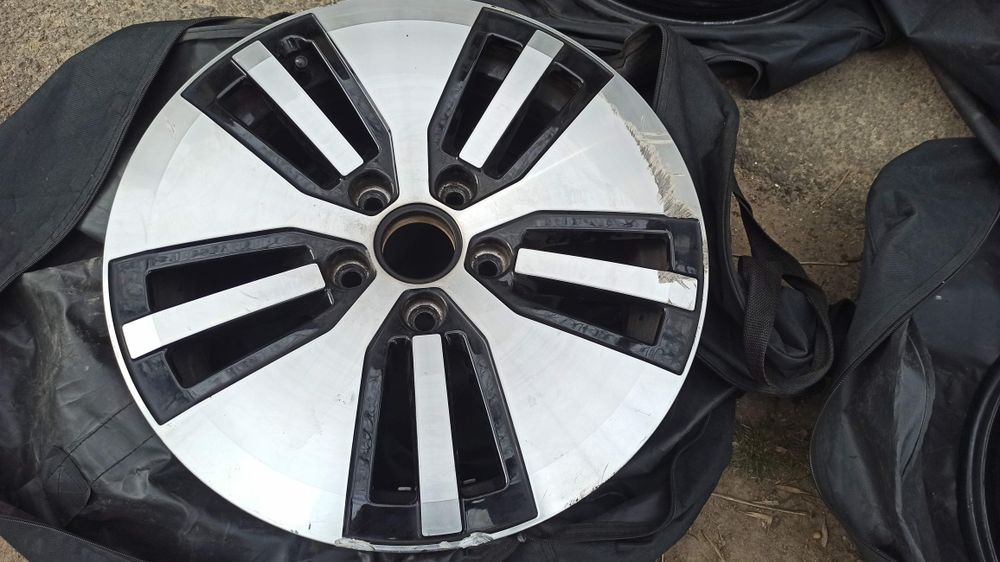 E golf 7 диски на е гольф 7 R16 et46 оригінальні 8800гр комплект